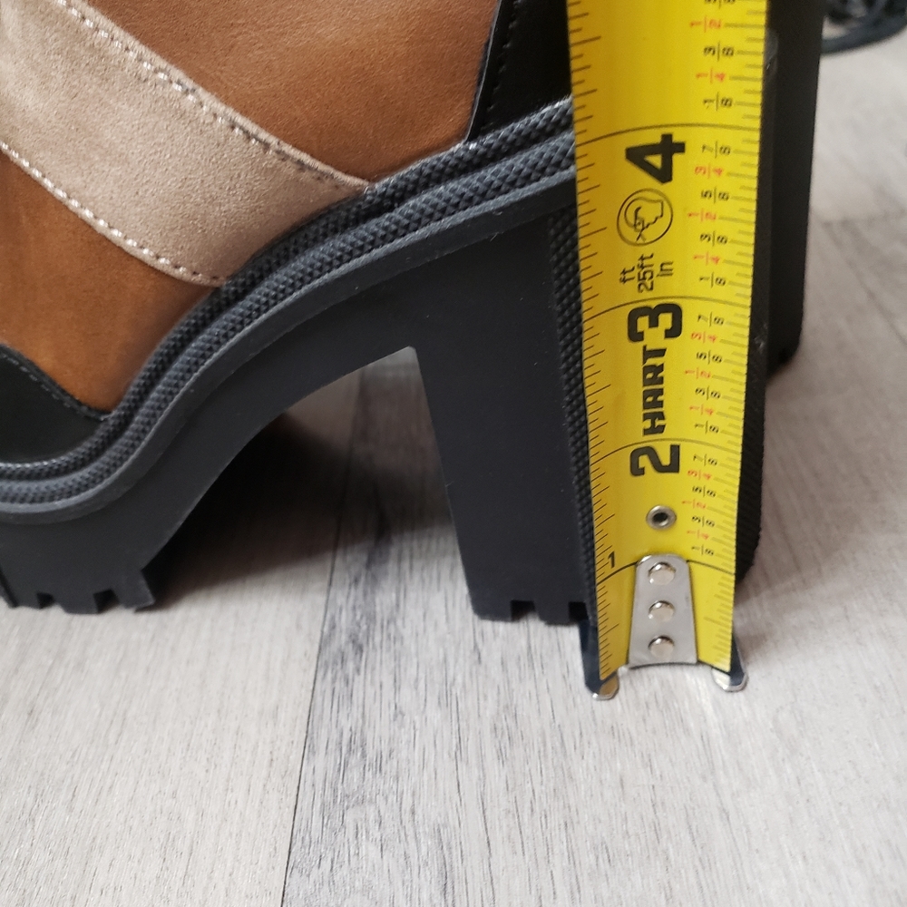 Stylish Black and Tan Women's Platform Boots - Picture 10 of 11